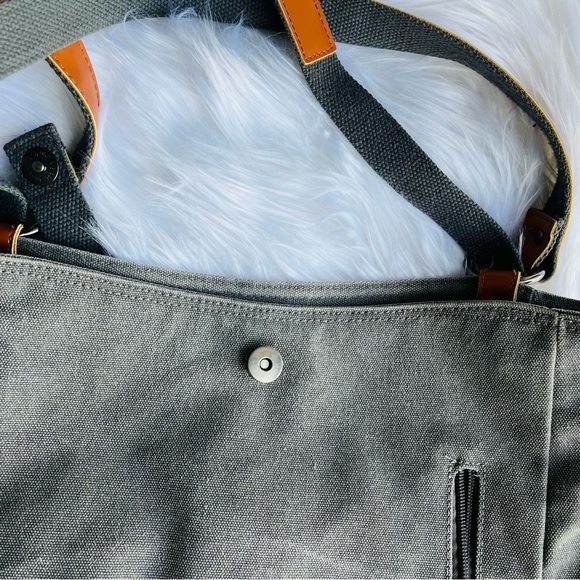 Gray canvas shoulder bag with 6 pockets and adjustable shoulder strap - Picture 6 of 11